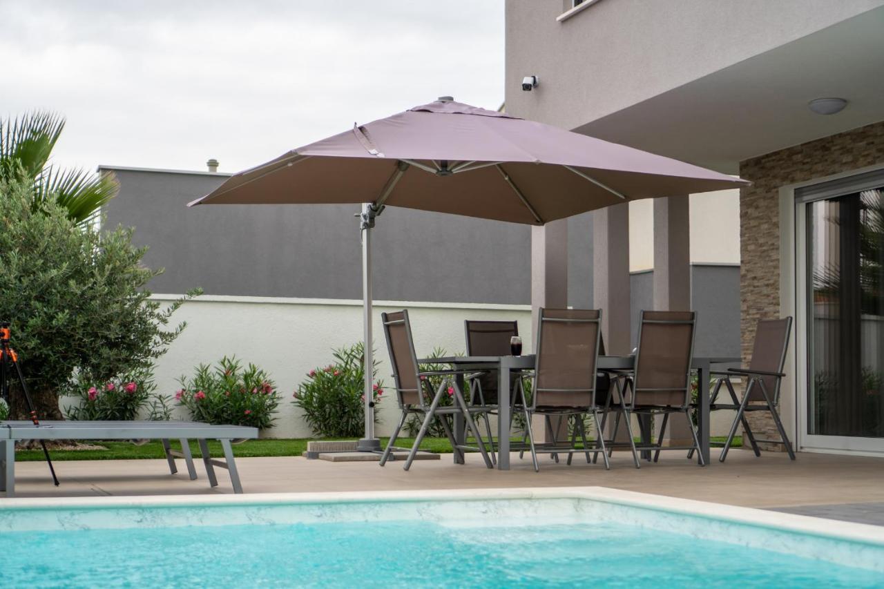 Villa Dea - Dein Rueckzugsort Am Meer Mit Beheiztem Pool Vrsi Ngoại thất bức ảnh